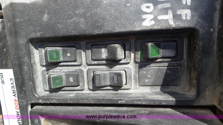 image for item L4482 2001 International 4800 digger derrick truck