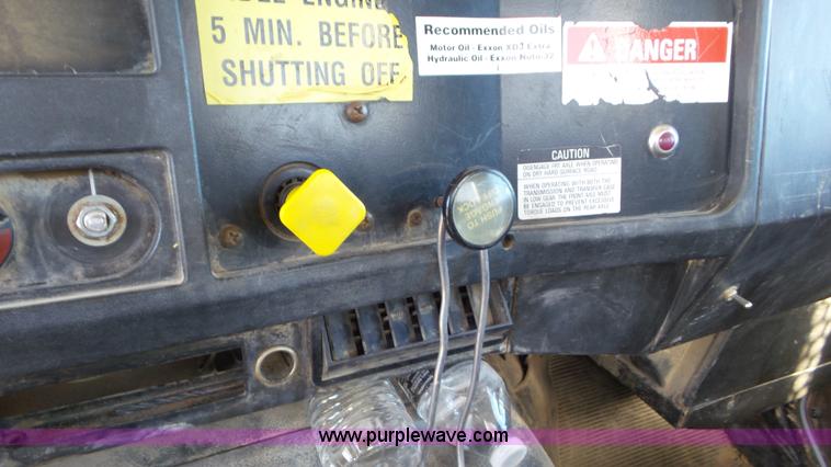 image for item L4482 2001 International 4800 digger derrick truck