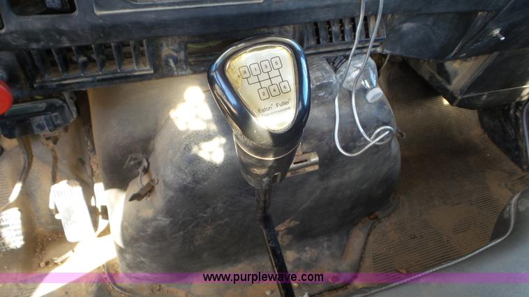 image for item L4482 2001 International 4800 digger derrick truck