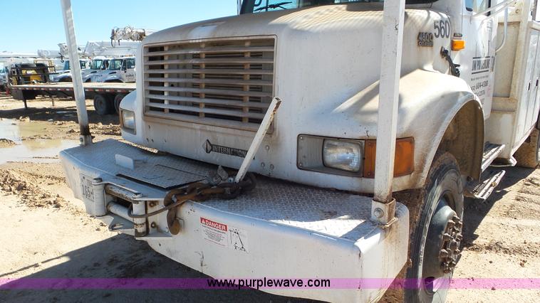 image for item L4482 2001 International 4800 digger derrick truck