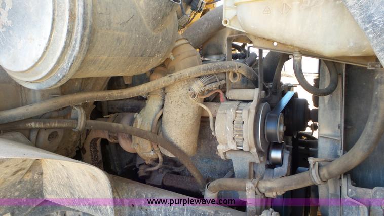 image for item L4482 2001 International 4800 digger derrick truck