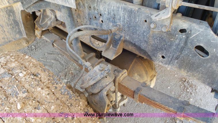 image for item L4482 2001 International 4800 digger derrick truck