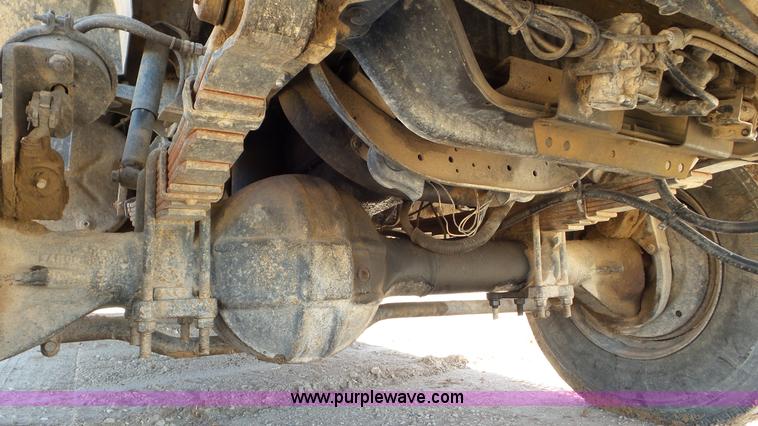 image for item L4482 2001 International 4800 digger derrick truck