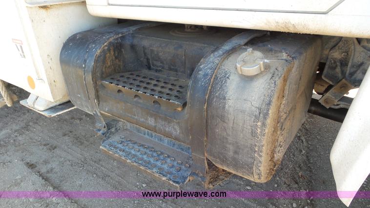 image for item L4482 2001 International 4800 digger derrick truck