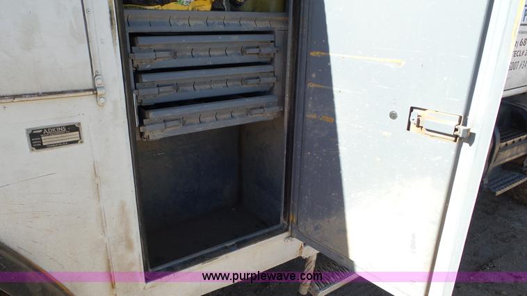 image for item L4482 2001 International 4800 digger derrick truck