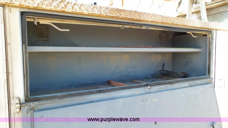 image for item L4482 2001 International 4800 digger derrick truck