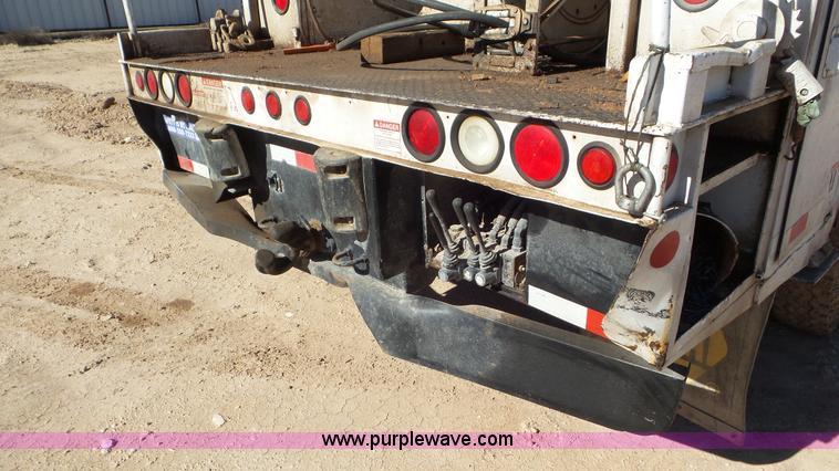 image for item L4482 2001 International 4800 digger derrick truck