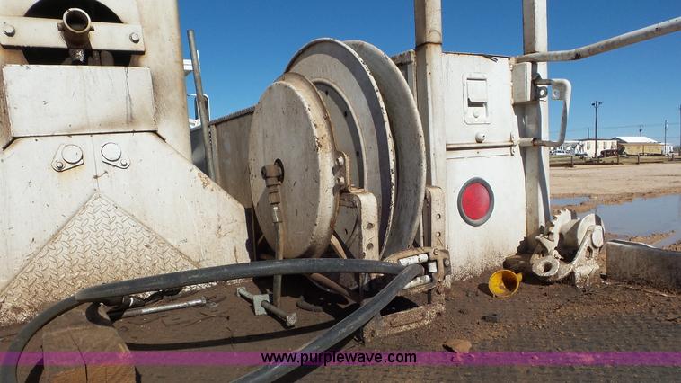 image for item L4482 2001 International 4800 digger derrick truck