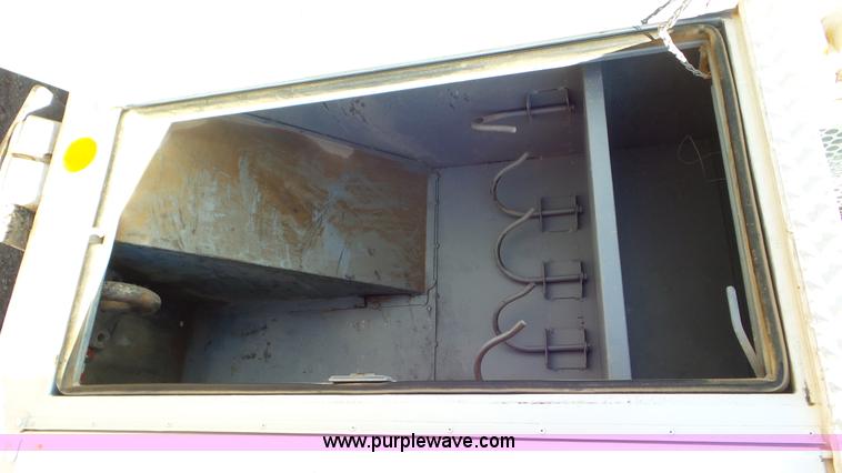 image for item L4482 2001 International 4800 digger derrick truck