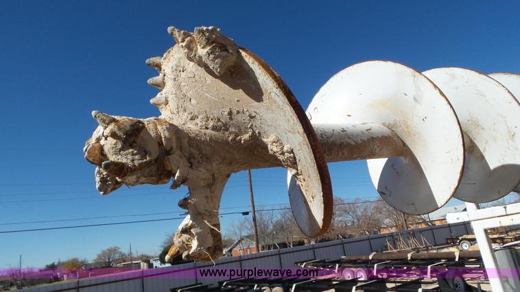 image for item L4482 2001 International 4800 digger derrick truck