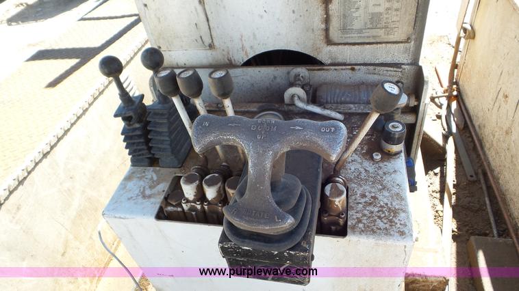 image for item L4482 2001 International 4800 digger derrick truck