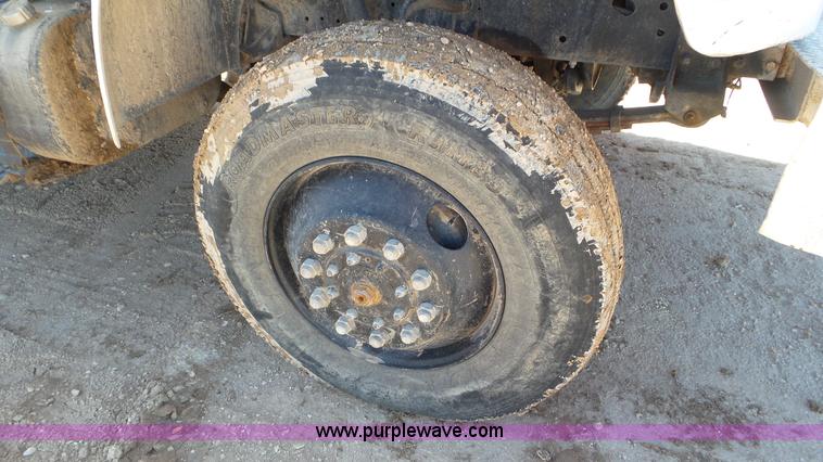 image for item L4482 2001 International 4800 digger derrick truck