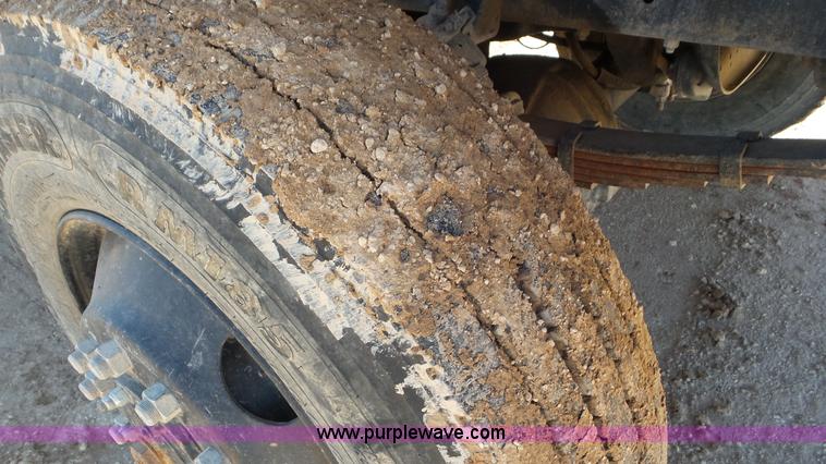 image for item L4482 2001 International 4800 digger derrick truck