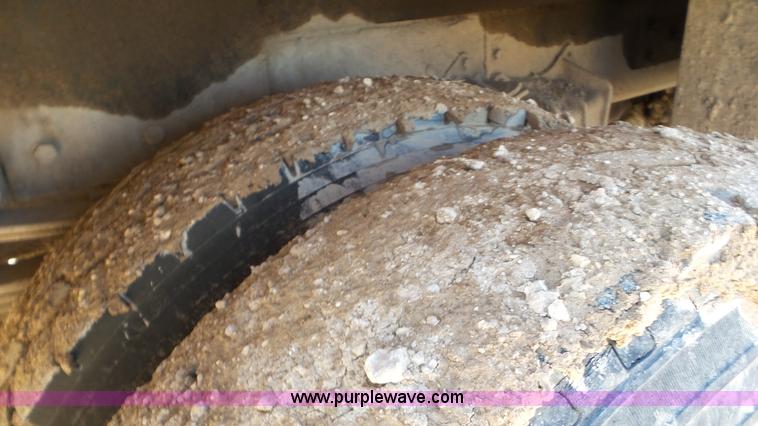 image for item L4482 2001 International 4800 digger derrick truck