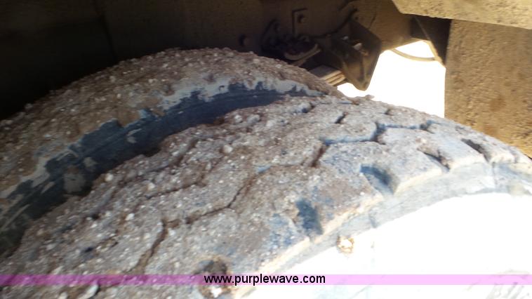 image for item L4482 2001 International 4800 digger derrick truck