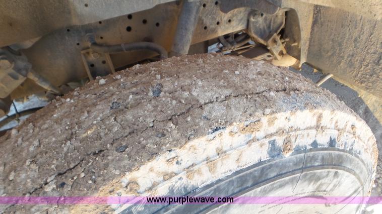 image for item L4482 2001 International 4800 digger derrick truck