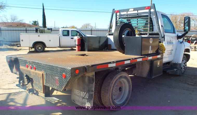 image for item L4483 2007 Chevrolet C4500 flatbed truck