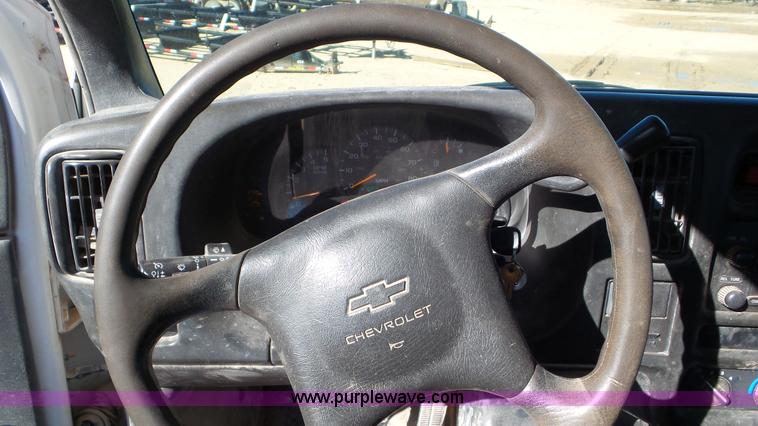 image for item L4483 2007 Chevrolet C4500 flatbed truck