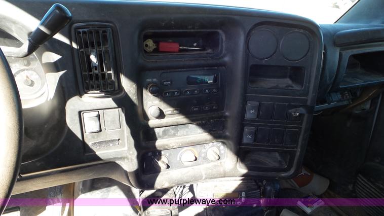 image for item L4483 2007 Chevrolet C4500 flatbed truck