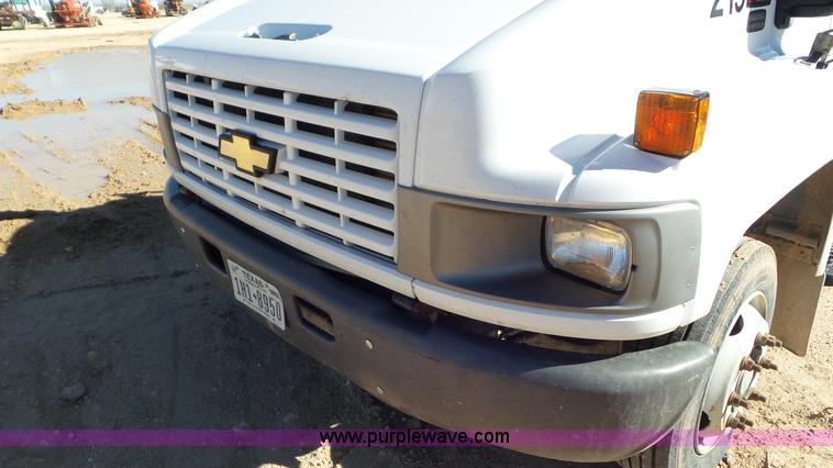 image for item L4483 2007 Chevrolet C4500 flatbed truck
