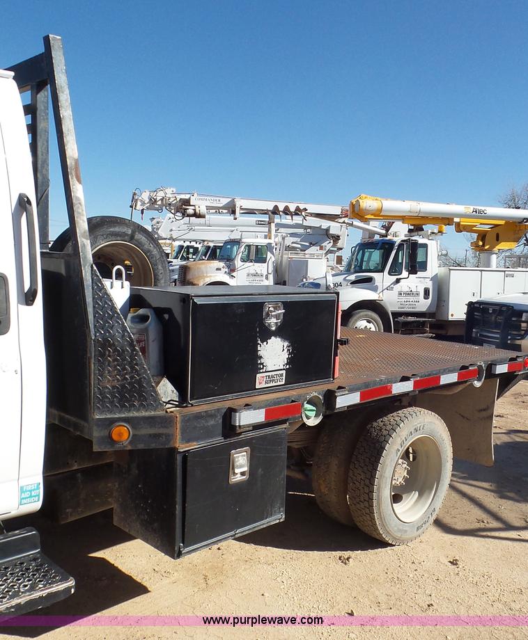 image for item L4483 2007 Chevrolet C4500 flatbed truck