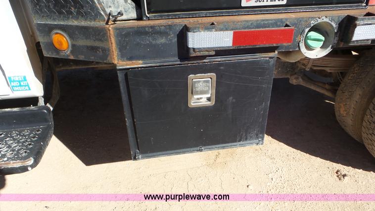 image for item L4483 2007 Chevrolet C4500 flatbed truck