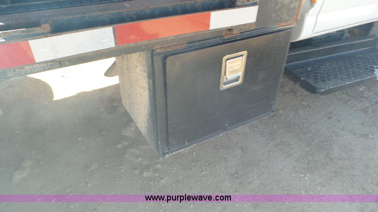 image for item L4483 2007 Chevrolet C4500 flatbed truck