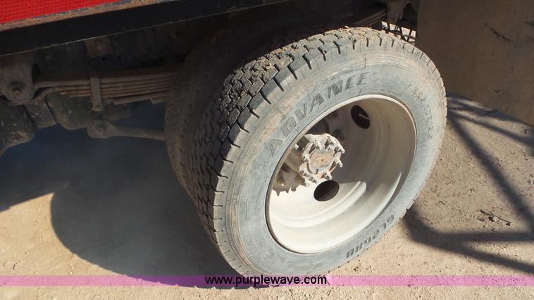 image for item L4483 2007 Chevrolet C4500 flatbed truck