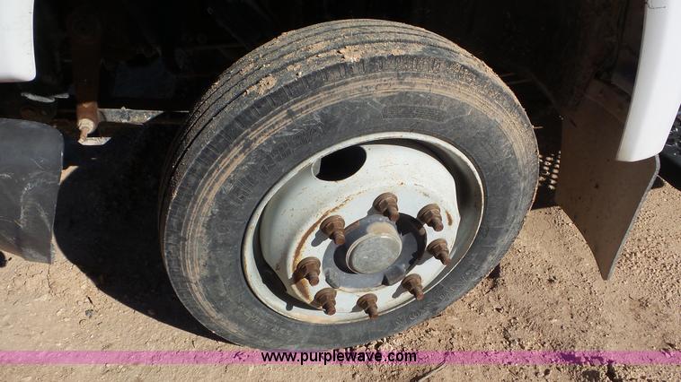 image for item L4483 2007 Chevrolet C4500 flatbed truck