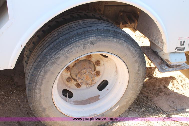 image for item L4484 2004 International DuraStar 4300 bucket truck