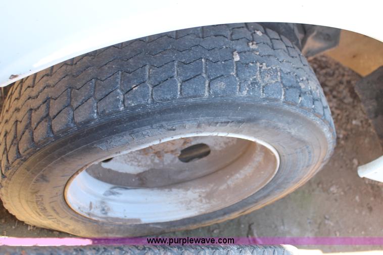 image for item L4484 2004 International DuraStar 4300 bucket truck