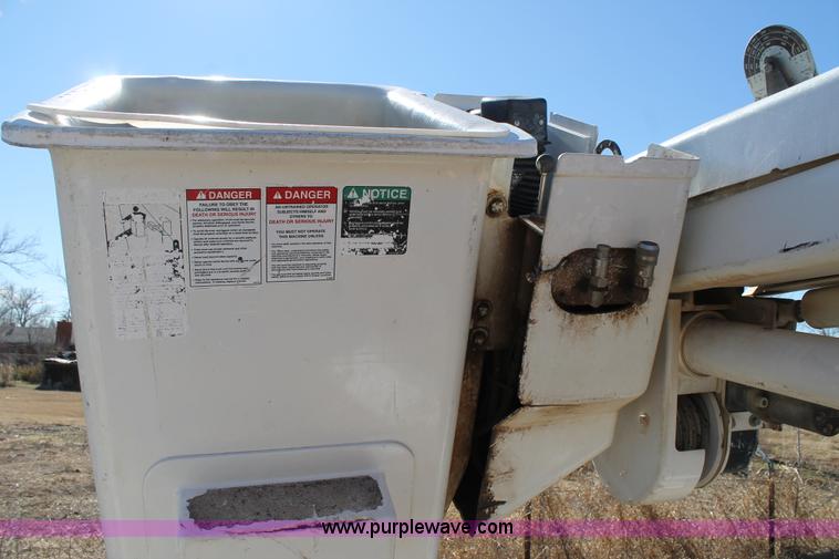 image for item L4484 2004 International DuraStar 4300 bucket truck