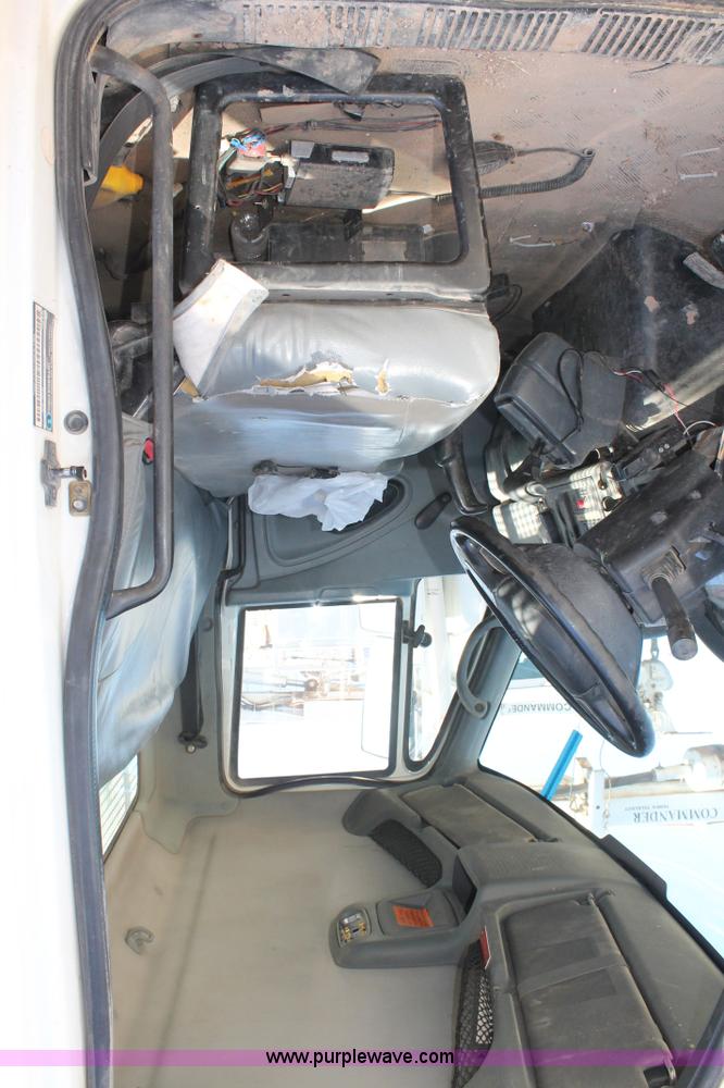 image for item L4484 2004 International DuraStar 4300 bucket truck