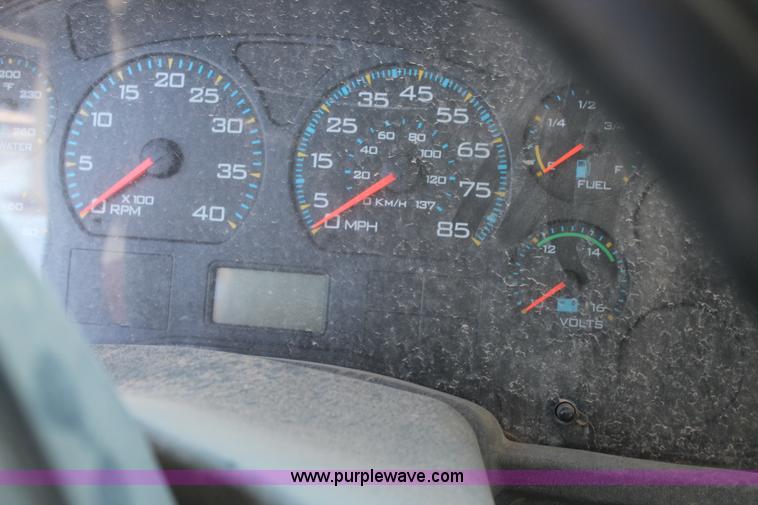 image for item L4484 2004 International DuraStar 4300 bucket truck