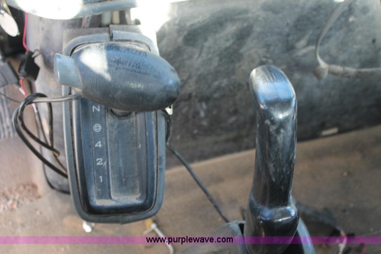 image for item L4484 2004 International DuraStar 4300 bucket truck