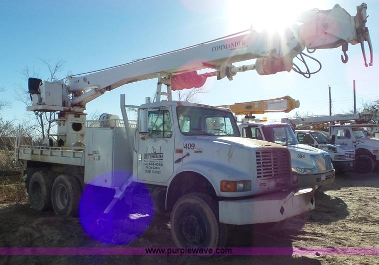 image for item L4485 1998 International 4900 digger derrick truck