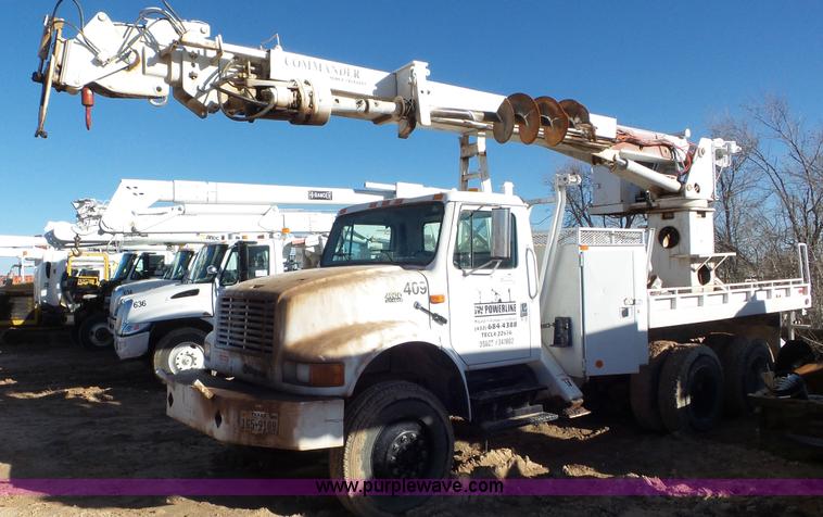 image for item L4485 1998 International 4900 digger derrick truck
