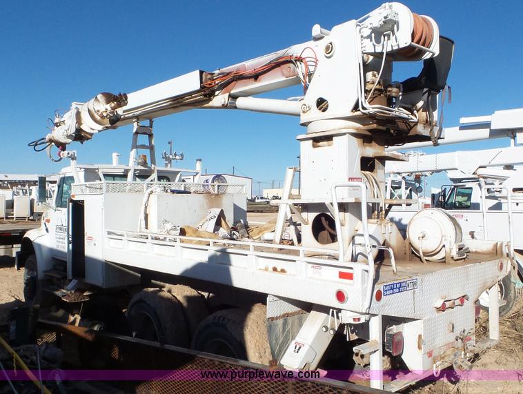 image for item L4485 1998 International 4900 digger derrick truck