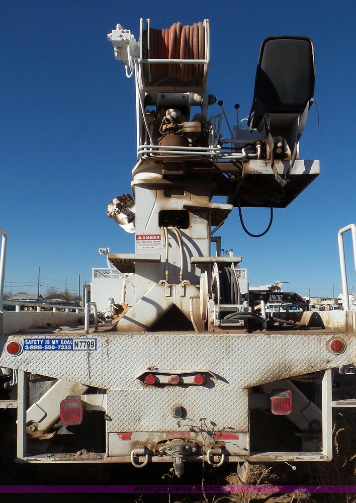 image for item L4485 1998 International 4900 digger derrick truck