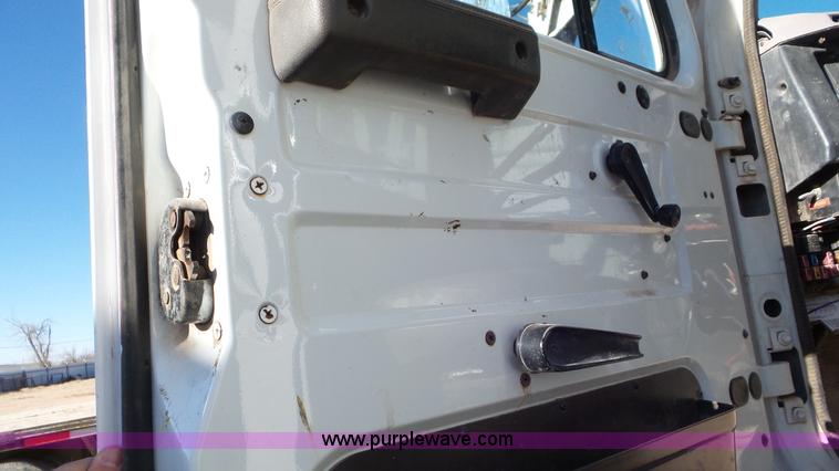 image for item L4485 1998 International 4900 digger derrick truck