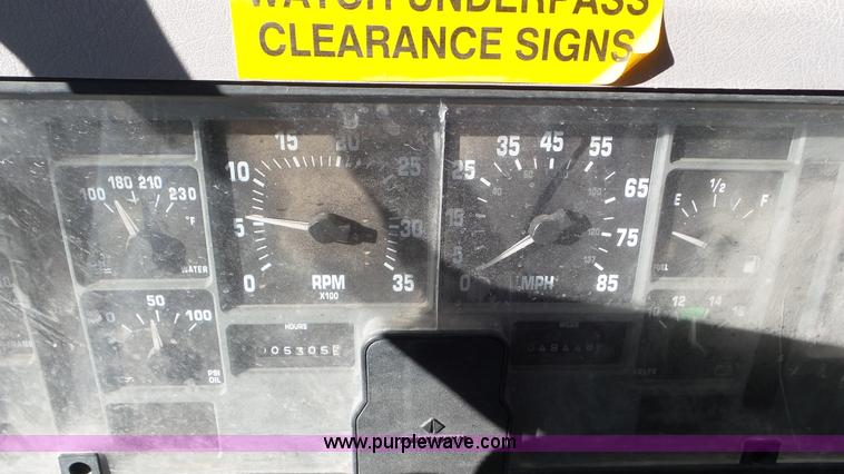 image for item L4485 1998 International 4900 digger derrick truck