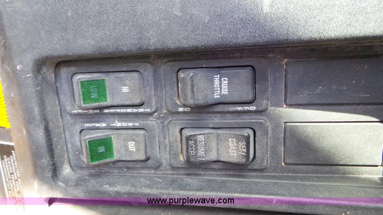 image for item L4485 1998 International 4900 digger derrick truck