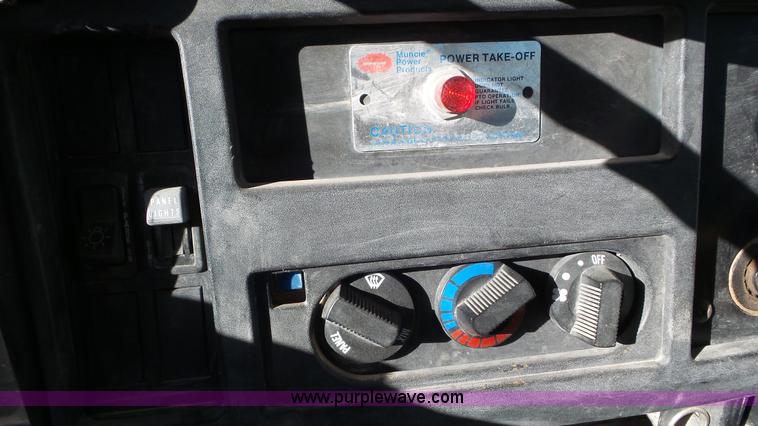 image for item L4485 1998 International 4900 digger derrick truck