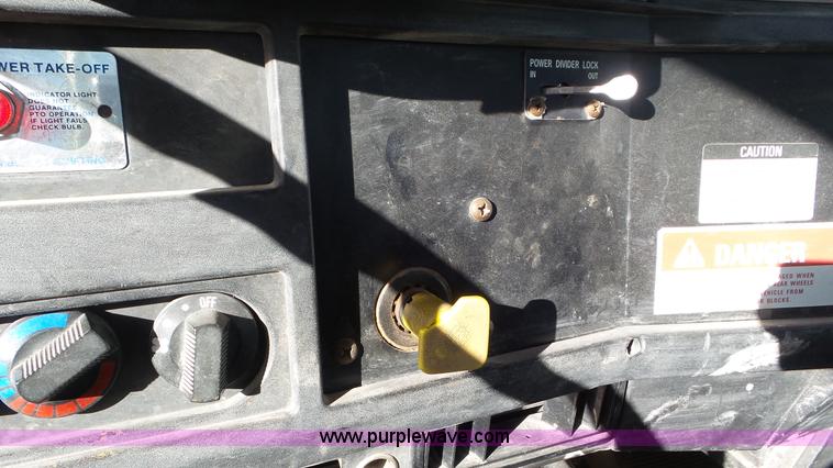 image for item L4485 1998 International 4900 digger derrick truck