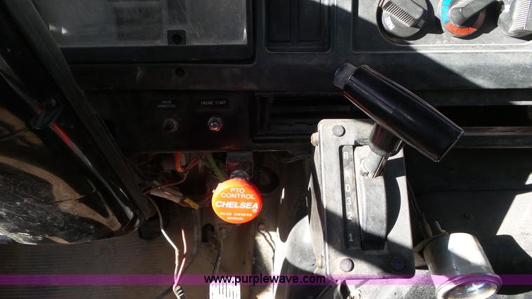 image for item L4485 1998 International 4900 digger derrick truck