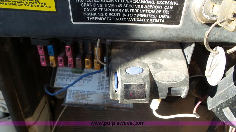 image for item L4485 1998 International 4900 digger derrick truck