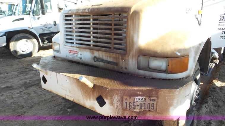 image for item L4485 1998 International 4900 digger derrick truck