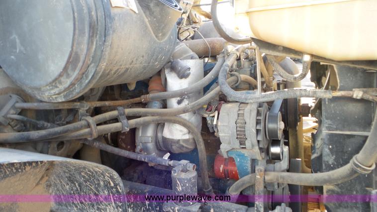 image for item L4485 1998 International 4900 digger derrick truck