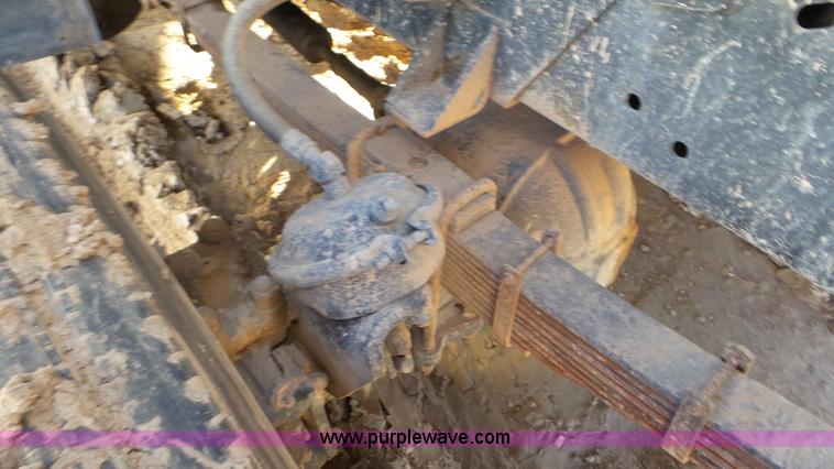 image for item L4485 1998 International 4900 digger derrick truck