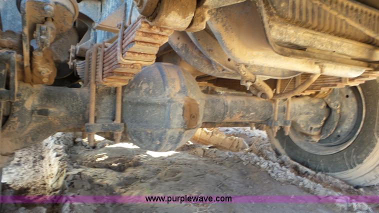 image for item L4485 1998 International 4900 digger derrick truck